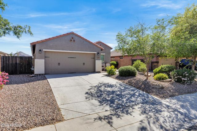 2185 E HAZELTINE Way, Gilbert, AZ 85298