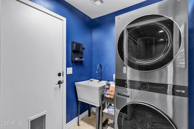 2185 E HAZELTINE Way, Gilbert, AZ 85298