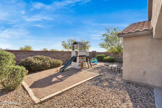 2185 E HAZELTINE Way, Gilbert, AZ 85298