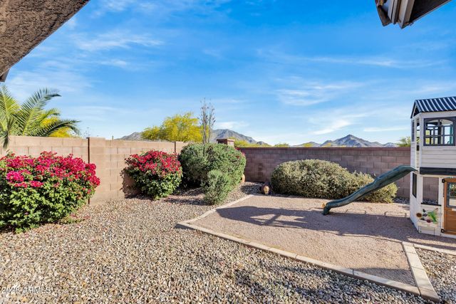 2185 E HAZELTINE Way, Gilbert, AZ 85298