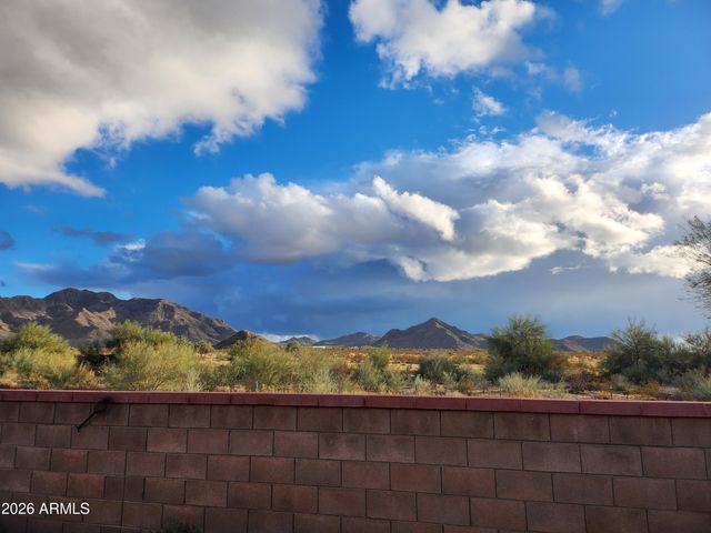 2185 E HAZELTINE Way, Gilbert, AZ 85298