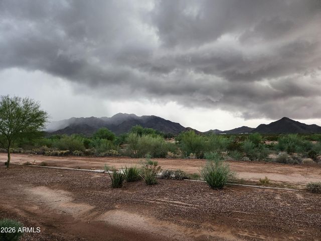 2185 E HAZELTINE Way, Gilbert, AZ 85298