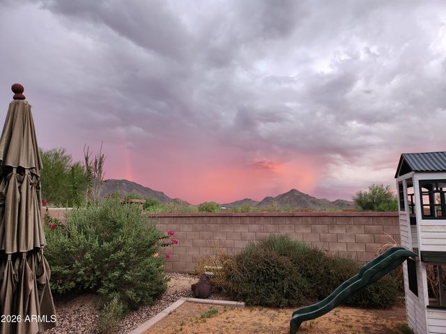 2185 E HAZELTINE Way, Gilbert, AZ 85298