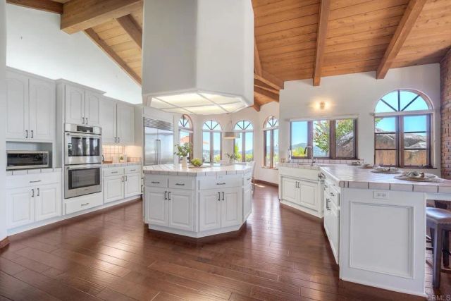 3040 Palm Hill Drive, Vista, CA 92084