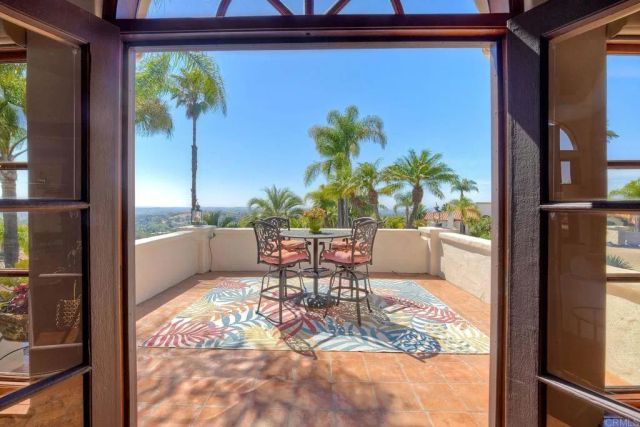 3040 Palm Hill Drive, Vista, CA 92084