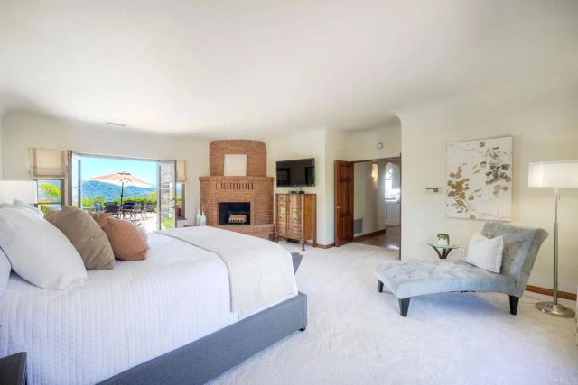 3040 Palm Hill Drive, Vista, CA 92084