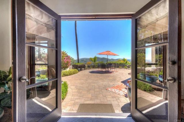 3040 Palm Hill Drive, Vista, CA 92084