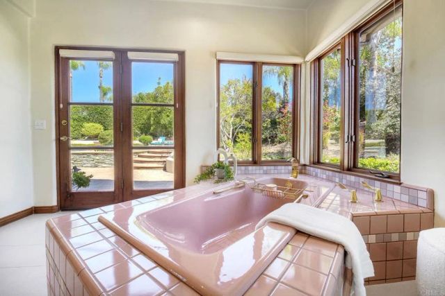 3040 Palm Hill Drive, Vista, CA 92084
