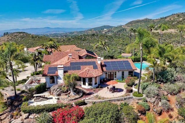 3040 Palm Hill Drive, Vista, CA 92084