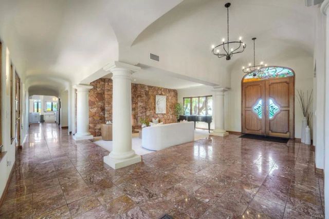 3040 Palm Hill Drive, Vista, CA 92084