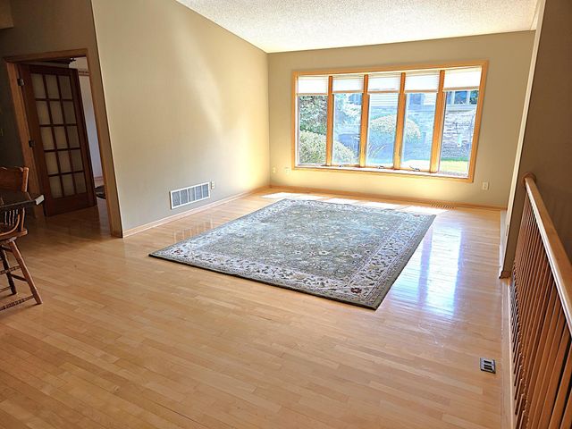 829 Autumn Way, Stillwater, MN 55082