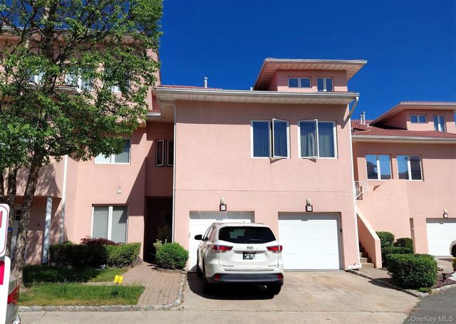 57 Harbour Court, Staten Island, NY 10308