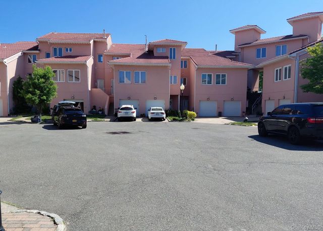 57 Harbour Court, Staten Island, NY 10308