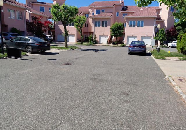 57 Harbour Court, Staten Island, NY 10308
