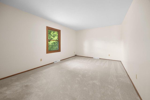 3635 S Loretta LANE, New Berlin, WI 53151