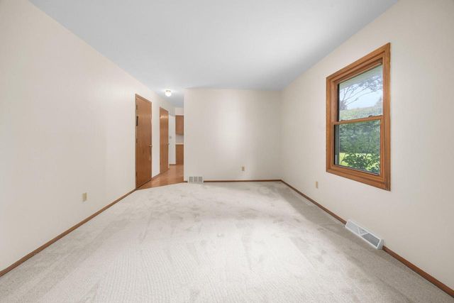 3635 S Loretta LANE, New Berlin, WI 53151