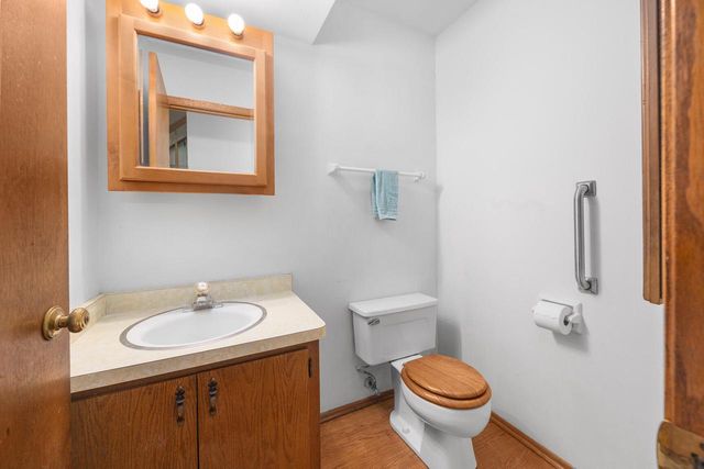 3635 S Loretta LANE, New Berlin, WI 53151