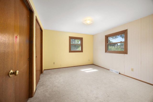 3635 S Loretta LANE, New Berlin, WI 53151
