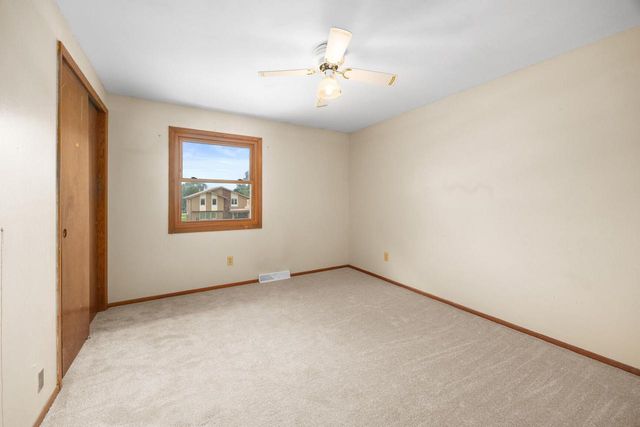 3635 S Loretta LANE, New Berlin, WI 53151