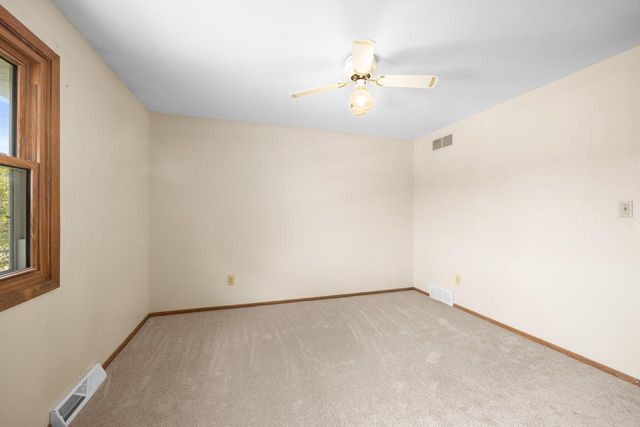 3635 S Loretta LANE, New Berlin, WI 53151