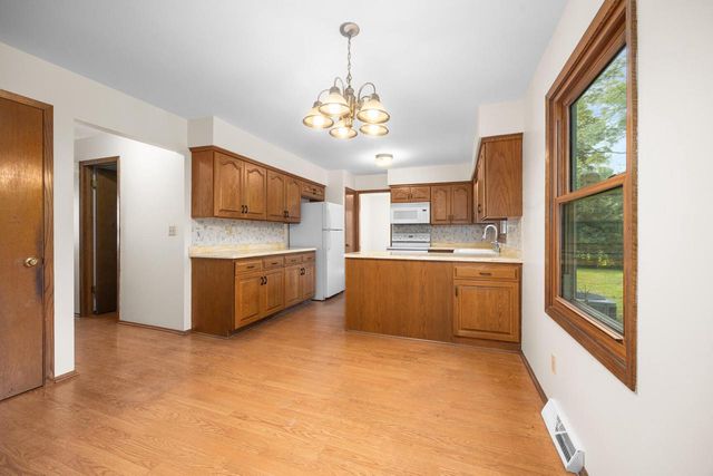 3635 S Loretta LANE, New Berlin, WI 53151
