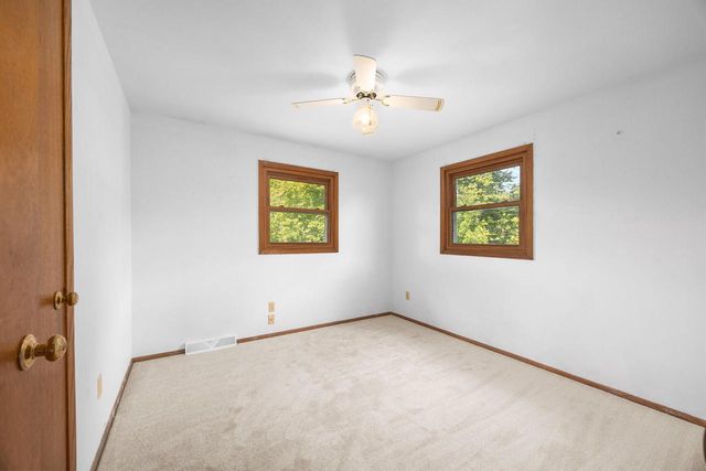 3635 S Loretta LANE, New Berlin, WI 53151