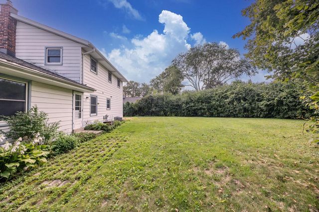 3635 S Loretta LANE, New Berlin, WI 53151