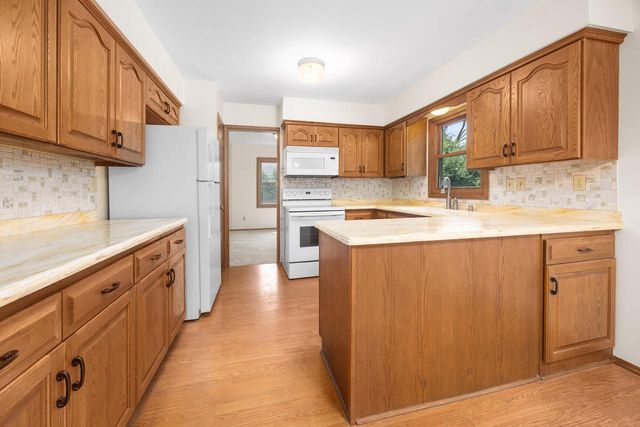 3635 S Loretta LANE, New Berlin, WI 53151