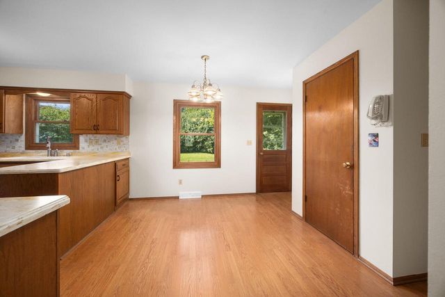3635 S Loretta LANE, New Berlin, WI 53151
