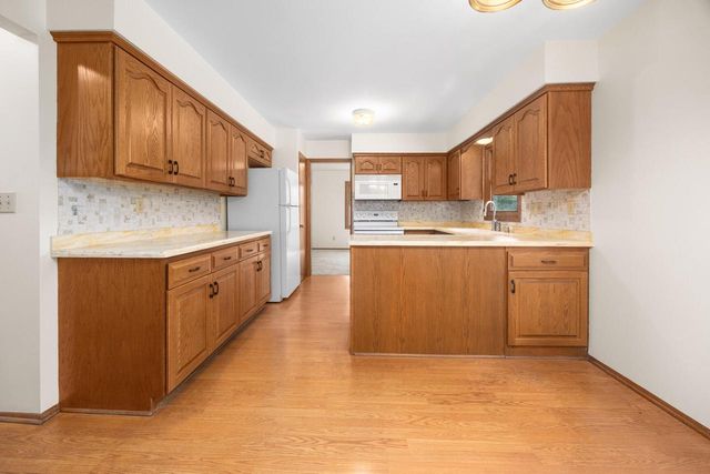 3635 S Loretta LANE, New Berlin, WI 53151