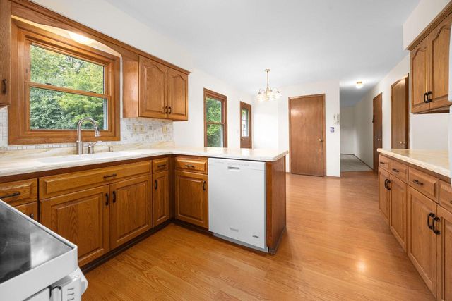 3635 S Loretta LANE, New Berlin, WI 53151