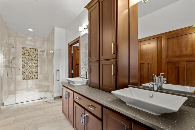 2345 Silveridge DRIVE, Manitowoc, WI 54220