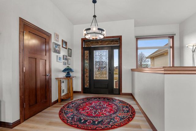 2345 Silveridge DRIVE, Manitowoc, WI 54220