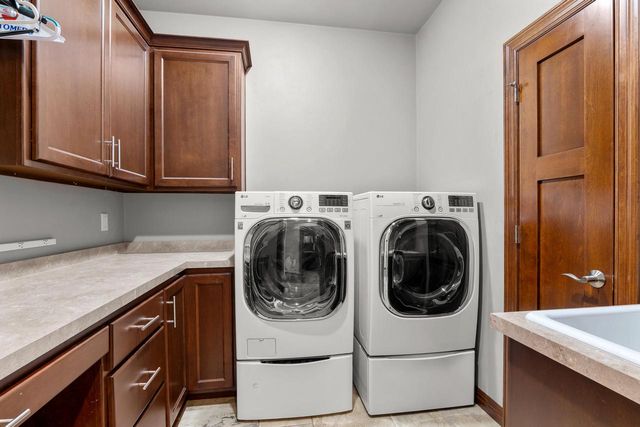 2345 Silveridge DRIVE, Manitowoc, WI 54220