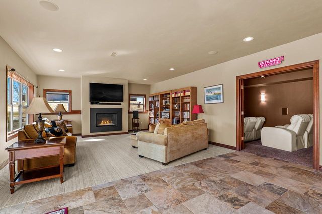 2345 Silveridge DRIVE, Manitowoc, WI 54220