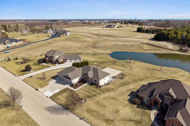 2345 Silveridge DRIVE, Manitowoc, WI 54220