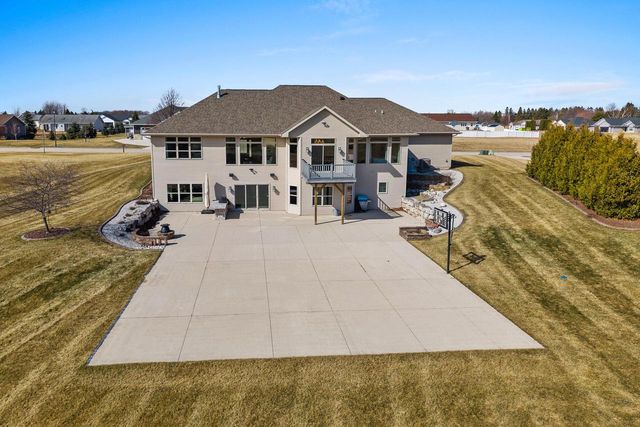 2345 Silveridge DRIVE, Manitowoc, WI 54220