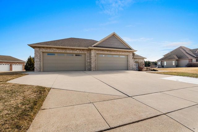 2345 Silveridge DRIVE, Manitowoc, WI 54220