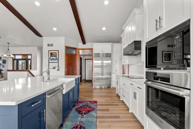 2345 Silveridge DRIVE, Manitowoc, WI 54220