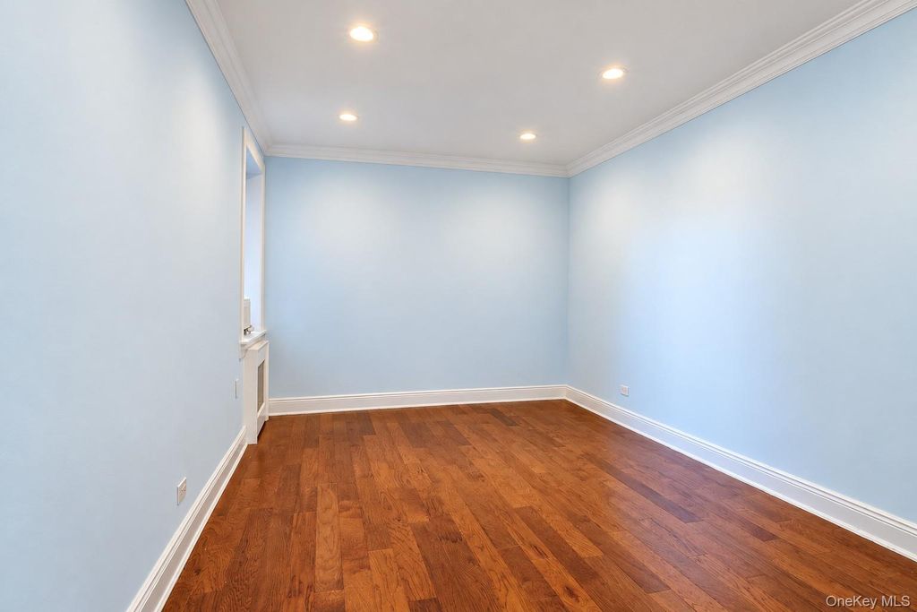 21 Barstow Road 1L, Great Neck, NY 11021 — photo 4