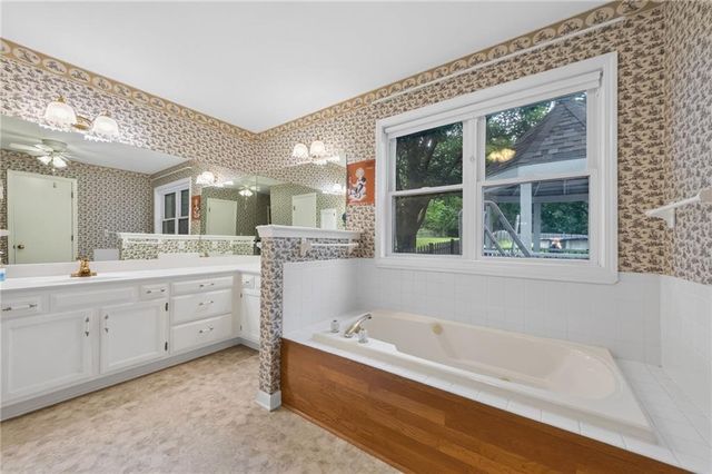 6513 SE Ryan Road, Blue Springs, MO 64014