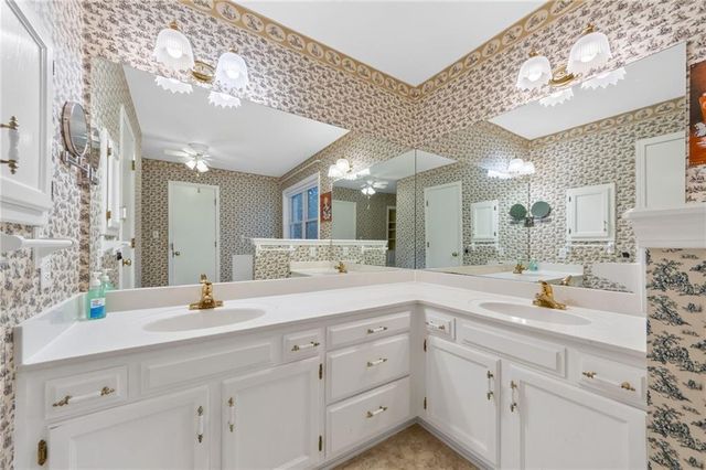 6513 SE Ryan Road, Blue Springs, MO 64014