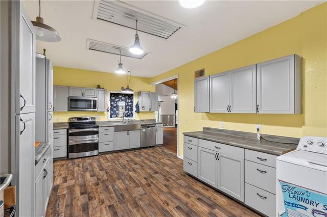 6513 SE Ryan Road, Blue Springs, MO 64014