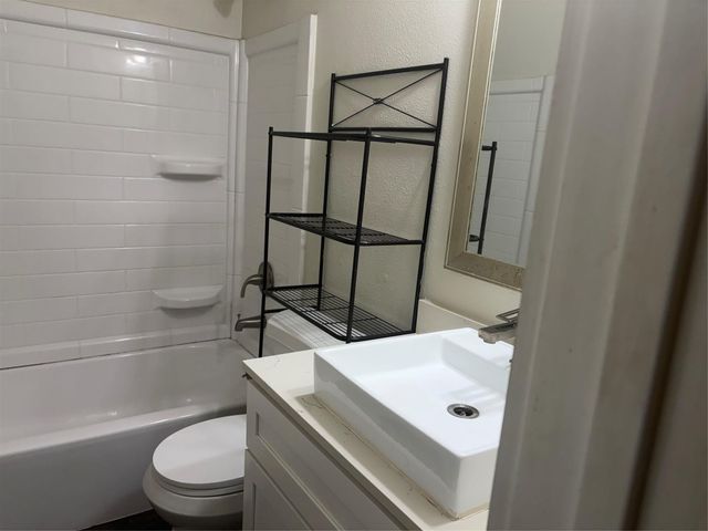3503 Harmon Ave 102, Austin, TX 78705