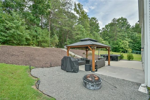1017 Scotch Pine Way, Mebane, NC 27302