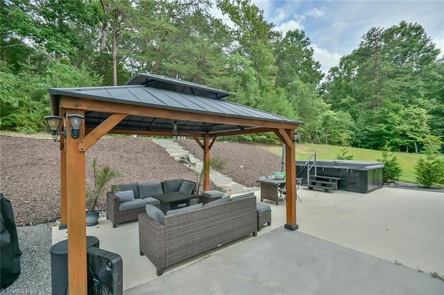1017 Scotch Pine Way, Mebane, NC 27302