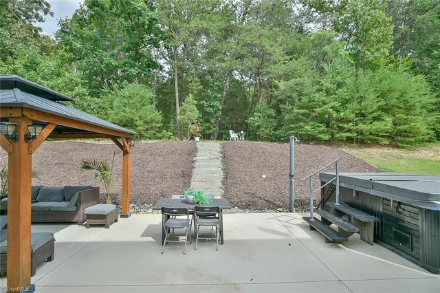 1017 Scotch Pine Way, Mebane, NC 27302