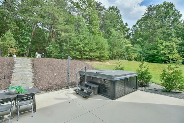 1017 Scotch Pine Way, Mebane, NC 27302