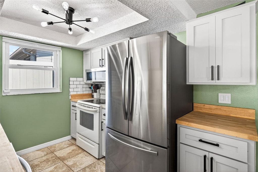 Image 5 of property listing at 7325 NEVA LANE, Port Richey, FL 34668