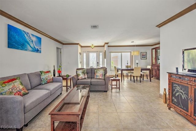 807 Montclaire CT, Cape Coral, FL 33904